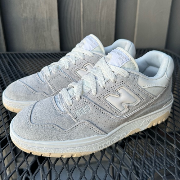 New Balance 550 basketball lifestyle grey suede shoes in Youth 5 or women’s 6.5 - Picture 2 of 9